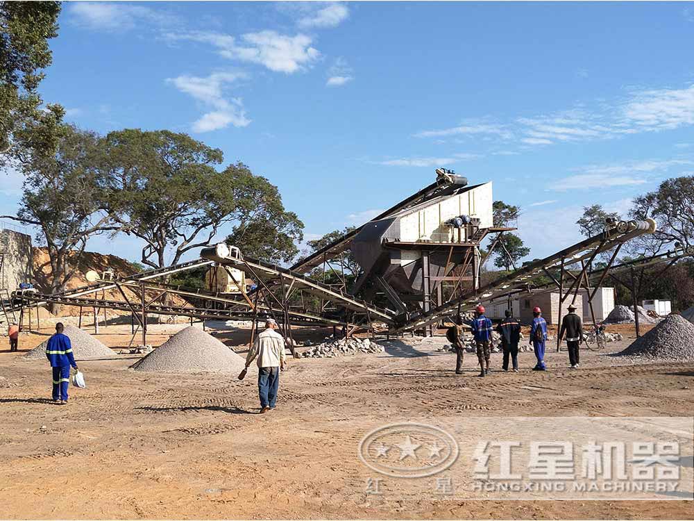 石頭粉碎成沙子生產現場